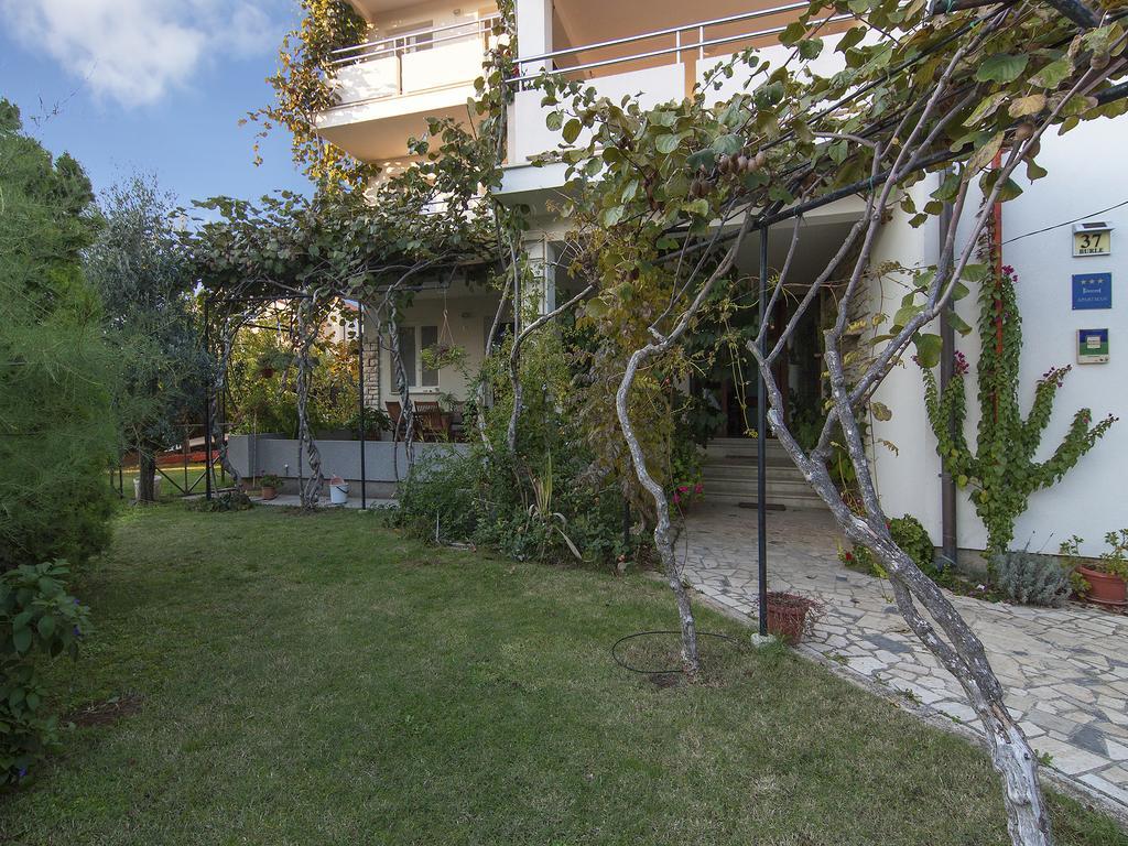 Apartments Ceja Near Sea Medulin Exterior foto